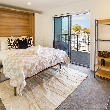 Prime Locale: Studio With Balcony Christchurch Exterior photo