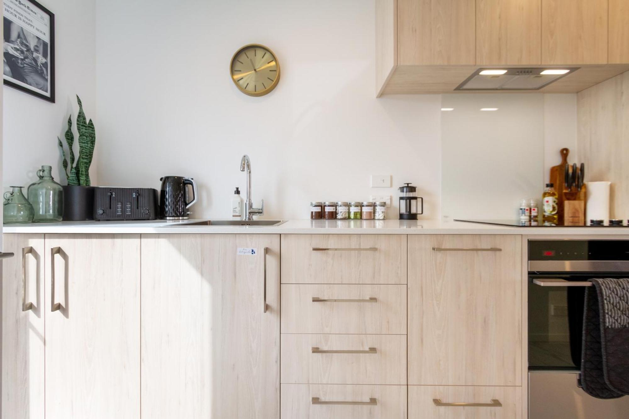 Prime Locale: Studio With Balcony Christchurch Exterior photo