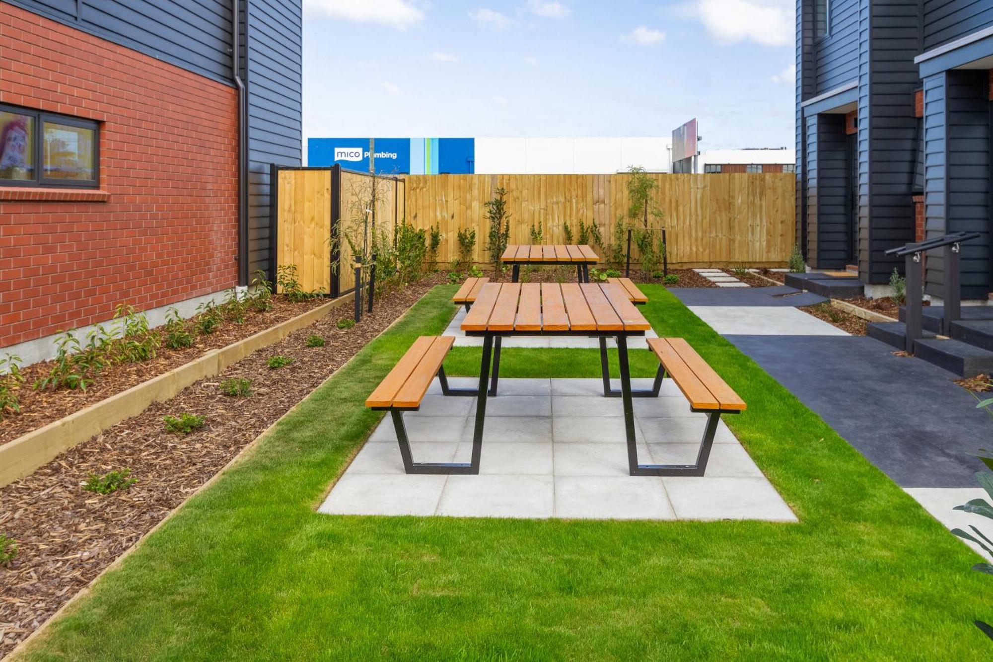Prime Locale: Studio With Balcony Christchurch Exterior photo